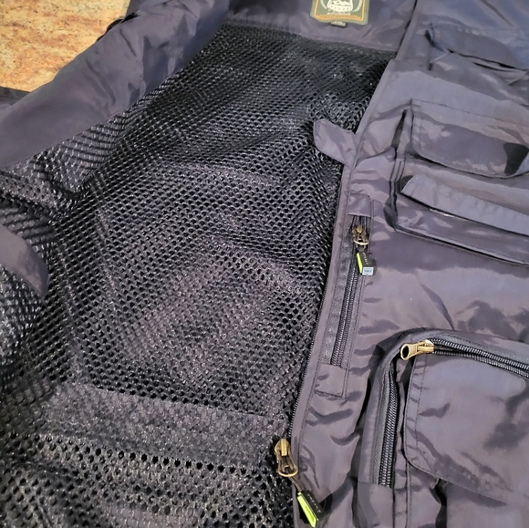 Vests - Picture 3 of 6